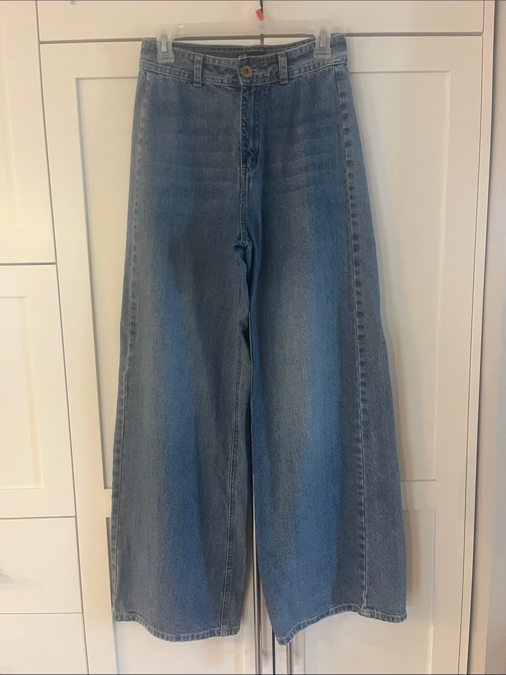 High-Rise Wide-Leg Jeans in Light Blue Wash size 6